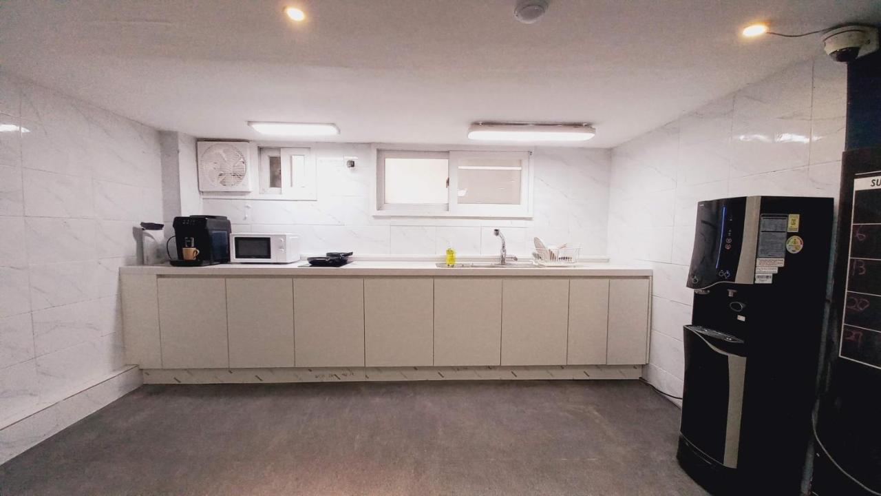 Haechi Stay Guesthouse - For Foreigners Only Сеул Экстерьер фото