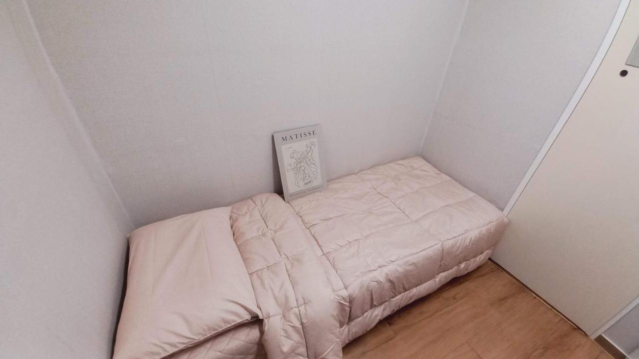 Haechi Stay Guesthouse - For Foreigners Only Сеул Экстерьер фото